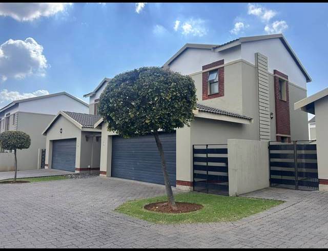 3 BEDROOM TOWNHOUSE FOR SALE IN EQUESTRIA